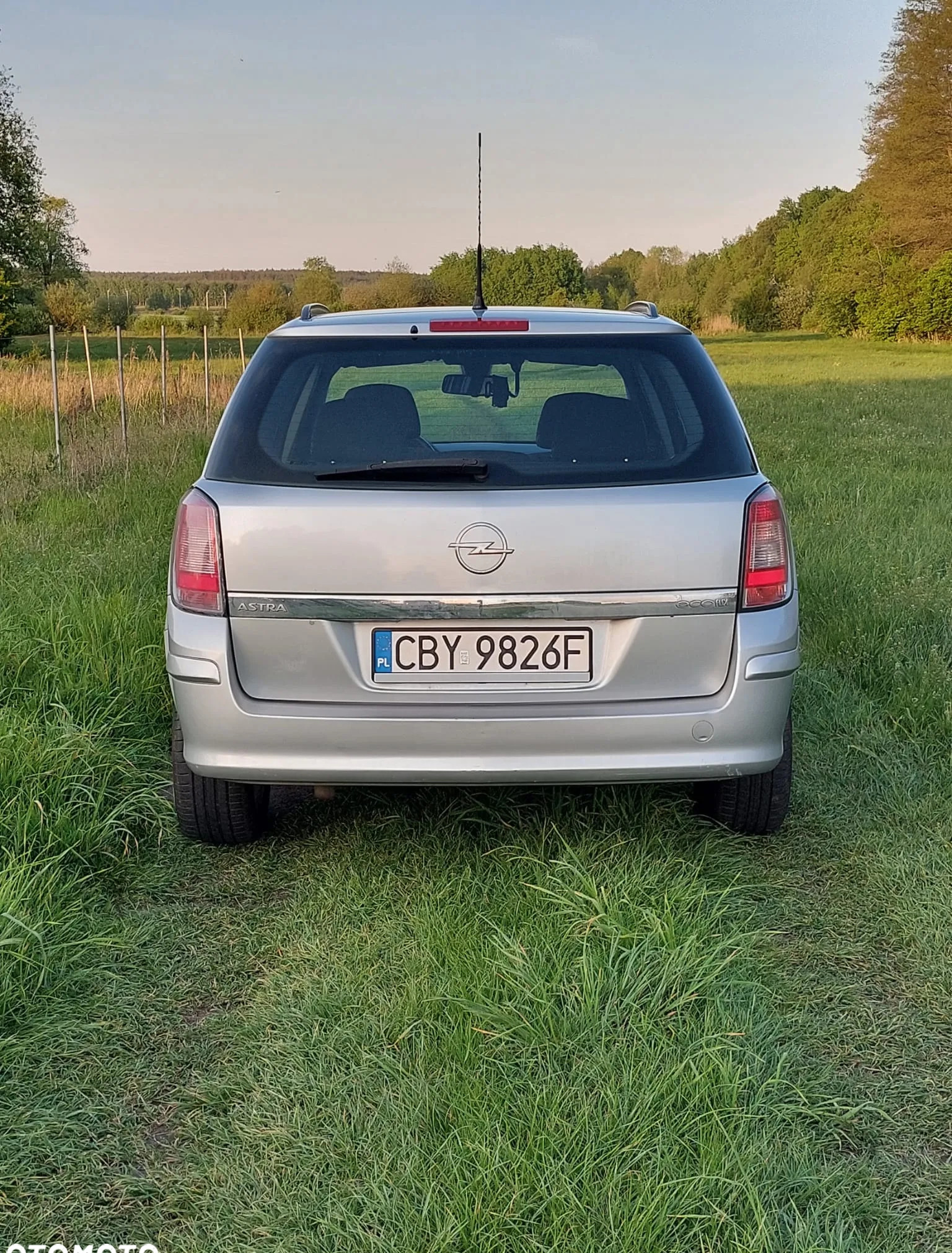 Opel Astra cena 11500 przebieg: 313000, rok produkcji 2009 z Golina małe 254